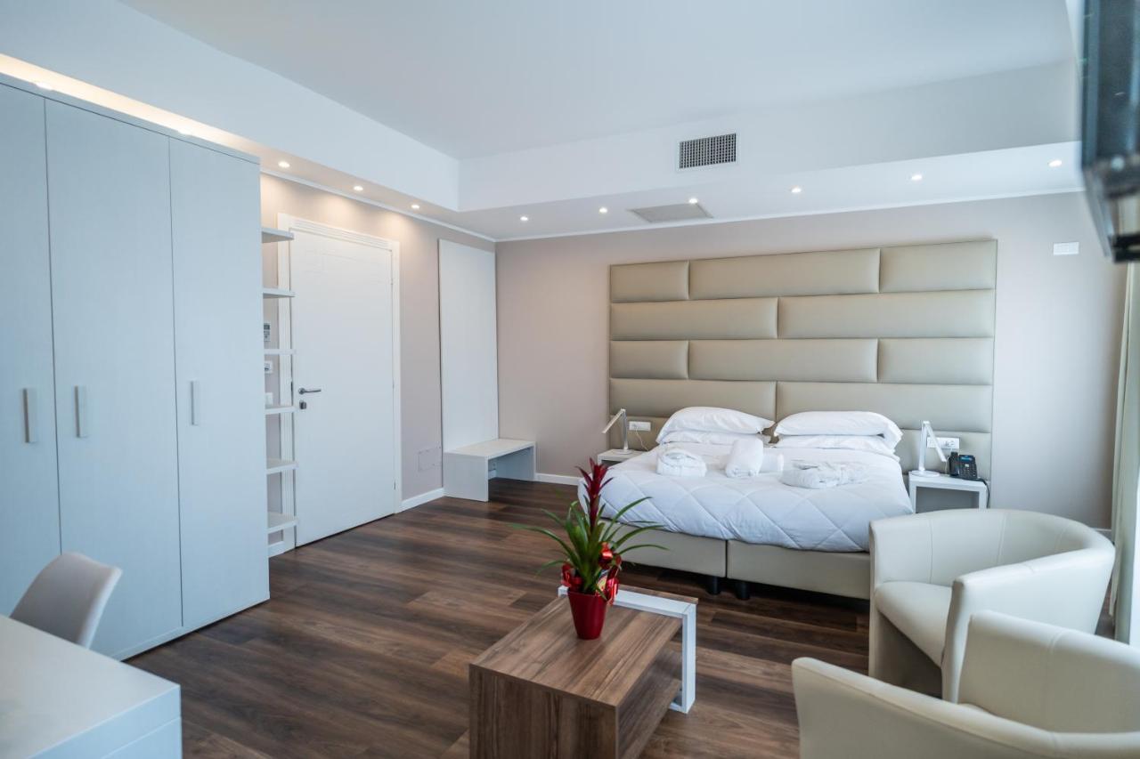 Hotel Globo Suite-Correnti Hotels San Remo Buitenkant foto