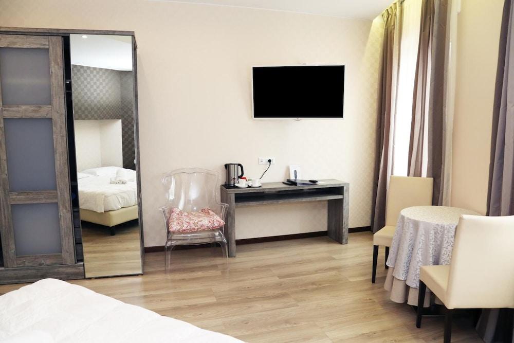 Hotel Globo Suite-Correnti Hotels San Remo Buitenkant foto