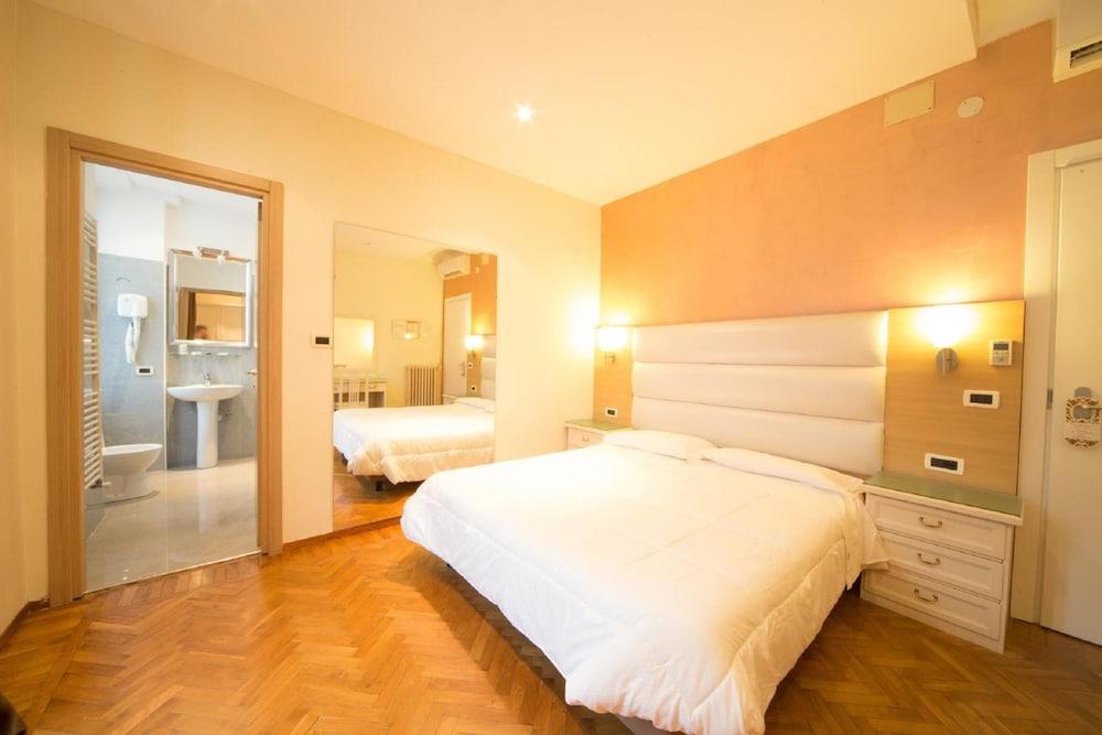 Hotel Globo Suite-Correnti Hotels San Remo Buitenkant foto