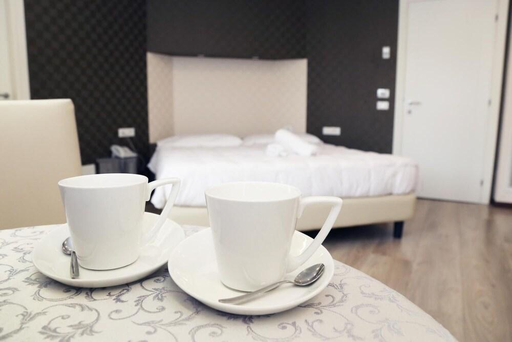 Hotel Globo Suite-Correnti Hotels San Remo Buitenkant foto