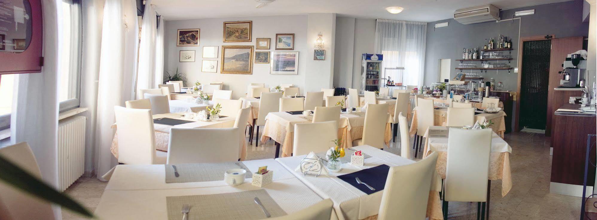 Hotel Globo Suite-Correnti Hotels San Remo Buitenkant foto